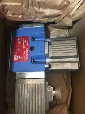 Moog Servo Valve with Flange Mounting for Mineral Oil Usage and NBR Seal Type