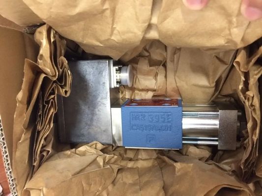 Moog Servo Valve Electro-Hydraulic Servo Valve with Stainless Steel Copper Construction Radial Shaft Seal and Online Video Support