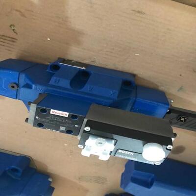 R901520296 4WRDE25V1-350L-6X/MXYWG/24A5 Pilot operated proportional solenoid directional valve from Rexroth