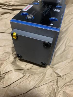 German Rexroth Proportional Hydraulic Directional Valve 4WRA Series with 30 l/min Flow Rate 350 bar Maximum Pressure and 1 Year Warranty